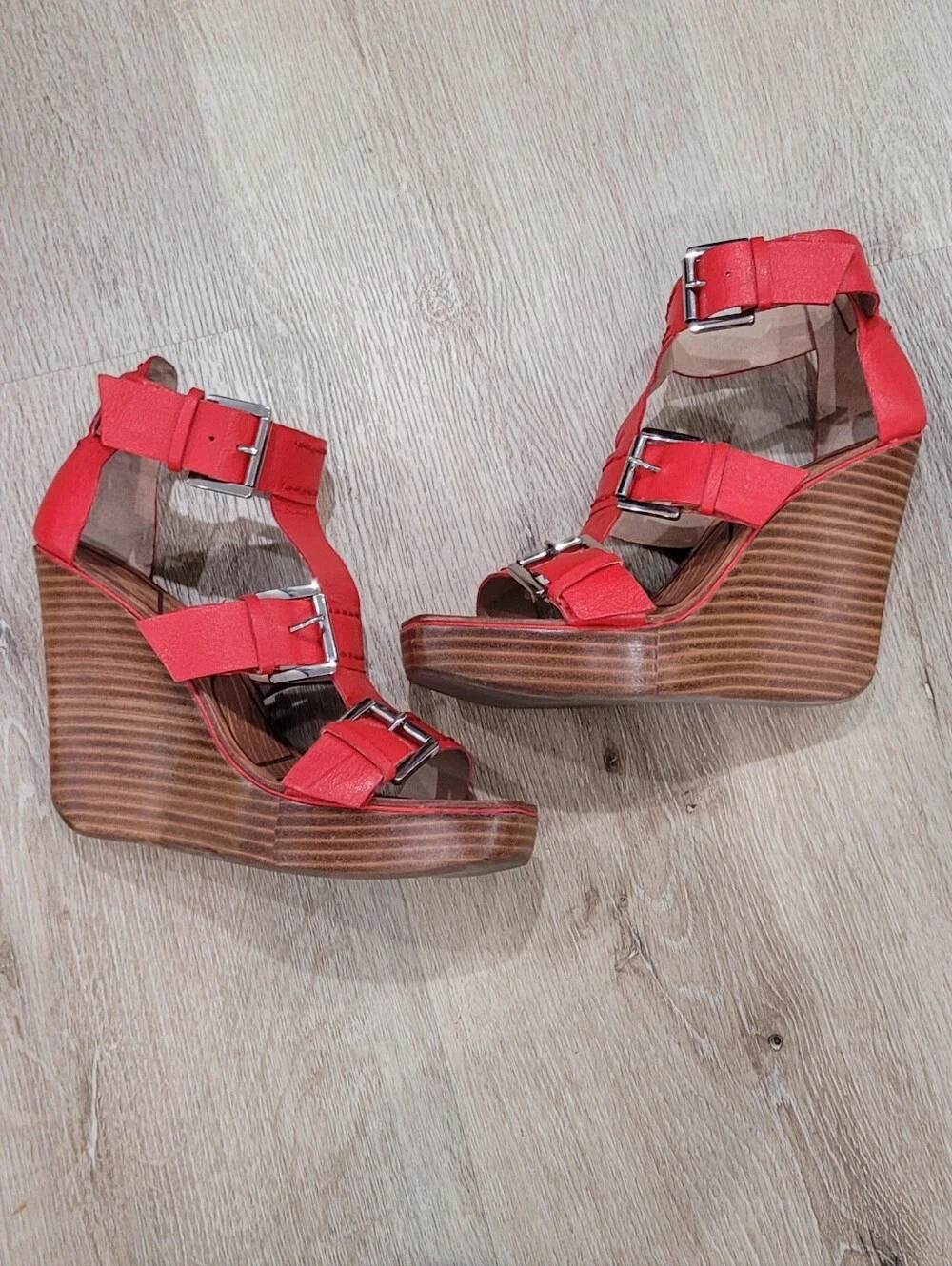 New Matiko Red Leather Buckle Wedge Sandals